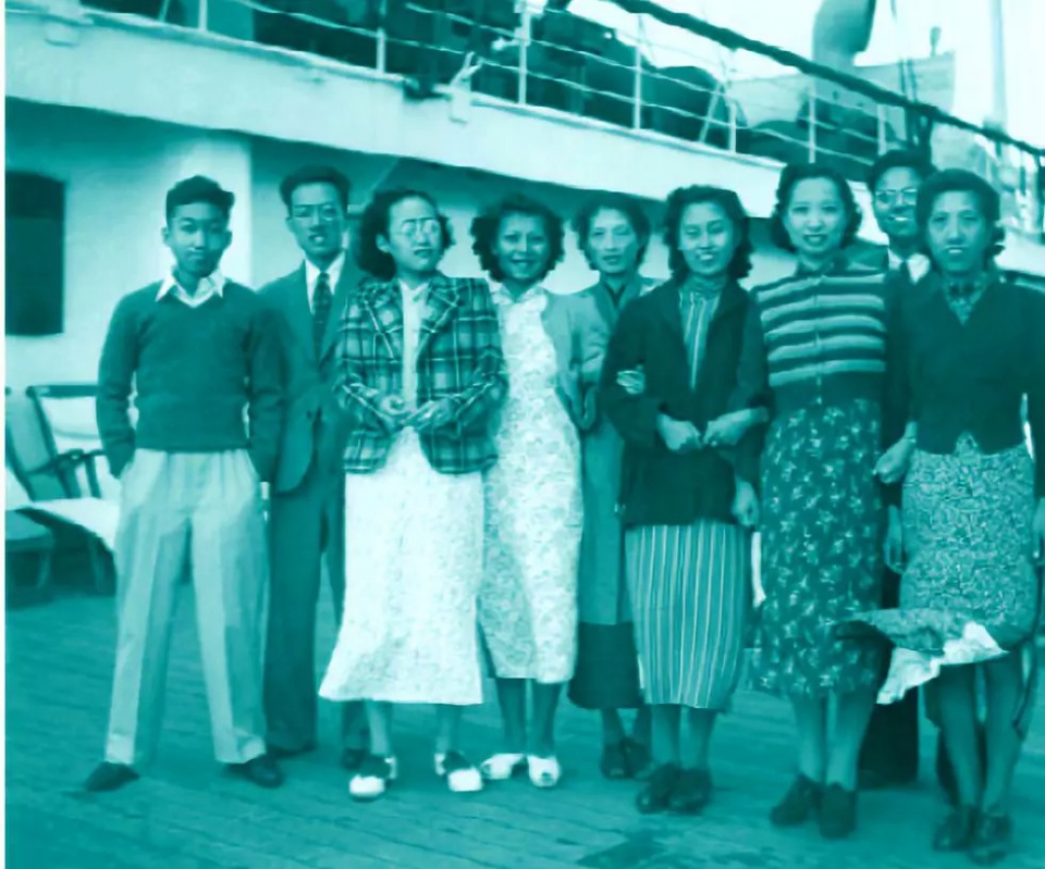 火狐电竞官网:网络谜踪爸爸是谁演的 华裔演员约翰·赵个人资料介绍(图1) 火狐电竞