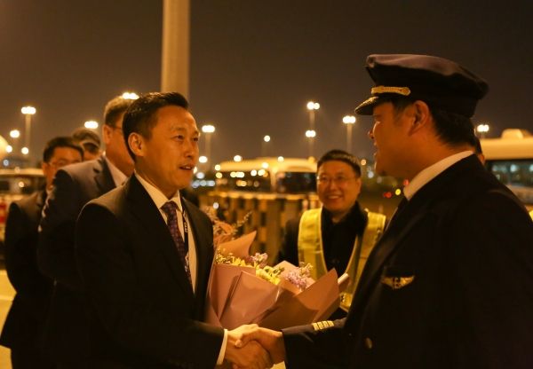 “火狐电竞官网”传49岁周星驰疑有脱发烦恼 出门必戴鸭舌帽(图)(图3) 火狐电竞官网