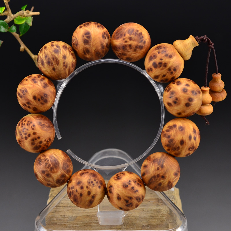 【火狐电竞】《七月半之恐怖宿舍》女一余心恬主演张艺谋《长城》(图2) 火狐电竞平台