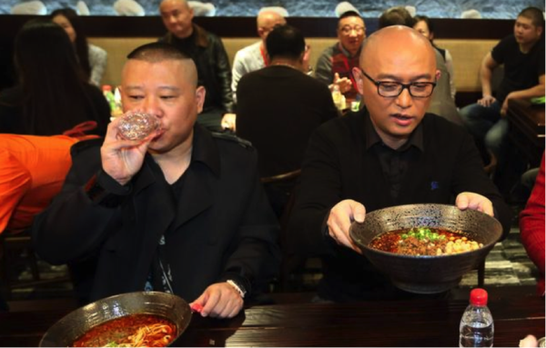 真人出演+油画,你绝对没在银幕上看过这样的电影_火狐电竞(图2) 火狐电竞官网