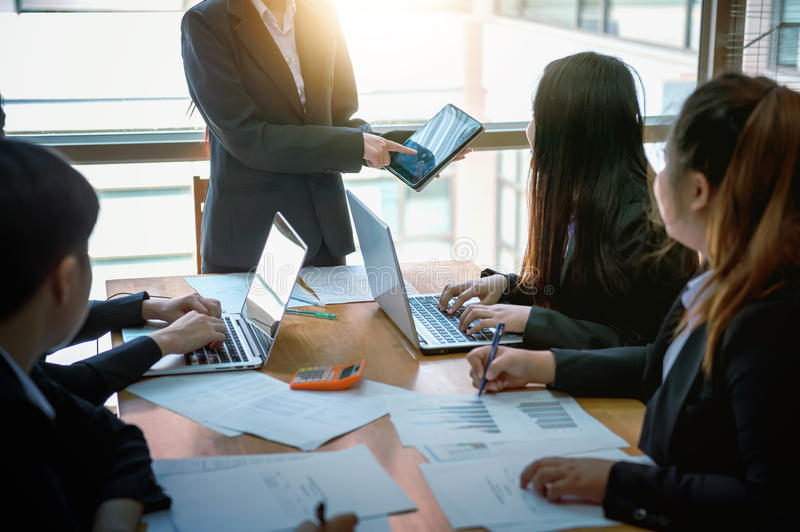 火狐电竞官网-“道承东南——朱颖人中国画创作与思考特展”在江苏省美术馆开幕(图3) 火狐电竞