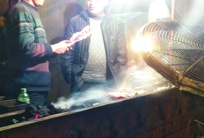 “火狐电竞平台”各种体型的穿衣搭配技巧 穿衣颜色搭配口诀(图1) 火狐电竞