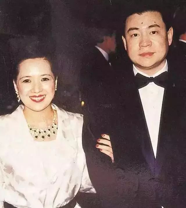 火狐电竞|姜文亮底牌了!《邪不压正》彭于晏大白天房顶裸奔(图3) 火狐电竞平台