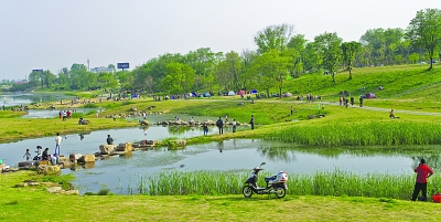 火狐电竞|85岁中国默片《奋斗》为何能压轴亮相多伦多?(图1) 火狐电竞官网