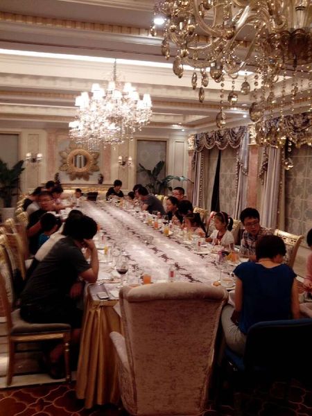 火狐电竞-院线电影《夺宝大师》青岛拍摄杀青 孙亿舒领衔主演(图3) 火狐电竞