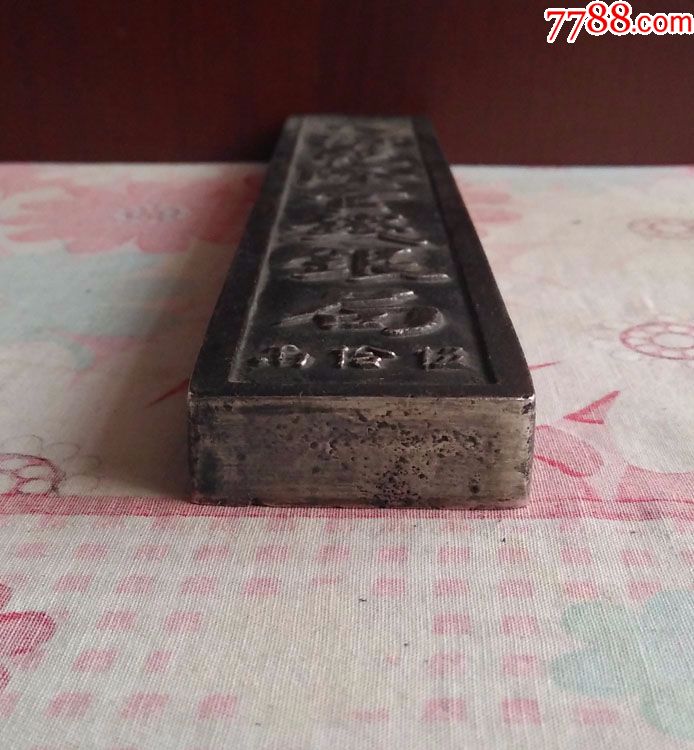 火狐电竞官网-牛仔背带裤怎么搭配才显时尚 教你简单塑造最IN造型(图4) 火狐电竞平台